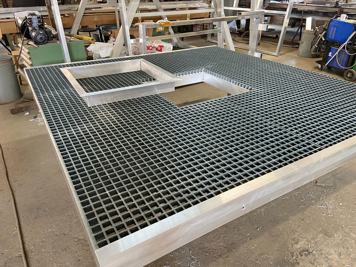 Custom modular floating platform fabricated in aluminium