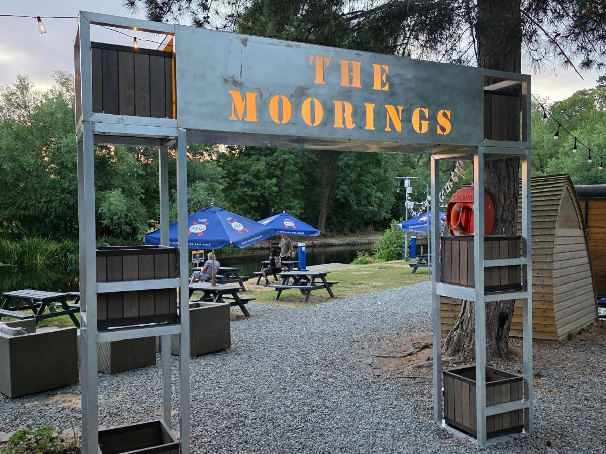 Film and television floating prop platform